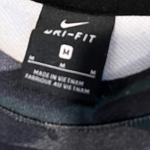 💚 NIKE – Dri-FIT Camo Cropped Sweatshirt – Size M - Picture 2 of 12